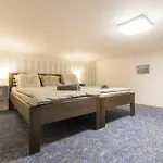 Cosy Apartment For 6 Next To The Main Train Station By Easybnb