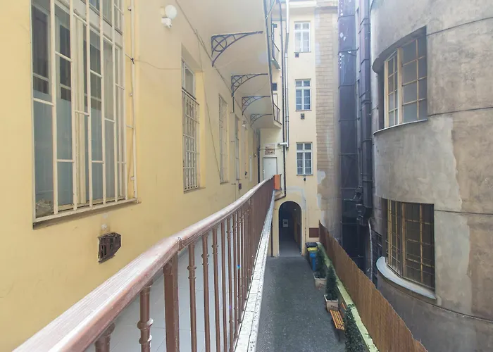 Cosy Apartment For 6 Next To The Main Train Station By Easybnb